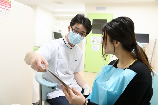 大阪のとも歯科医院ではアソアライナーというマウスピース矯正を取り扱っています。